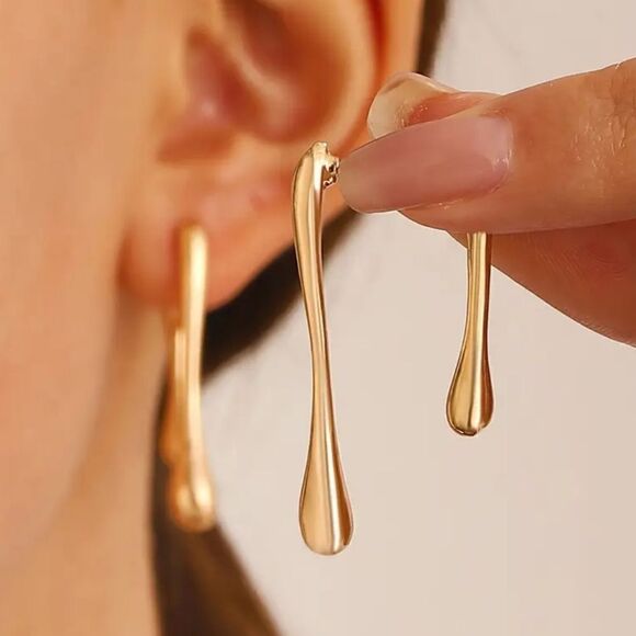 Luxurious Irregular Shape Teardrop Earrings 14K White Gold Plated - Picture 2 of 5